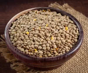 green-lentils-bowl-table