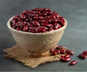 red-kidney-beans-small-wooden-plate